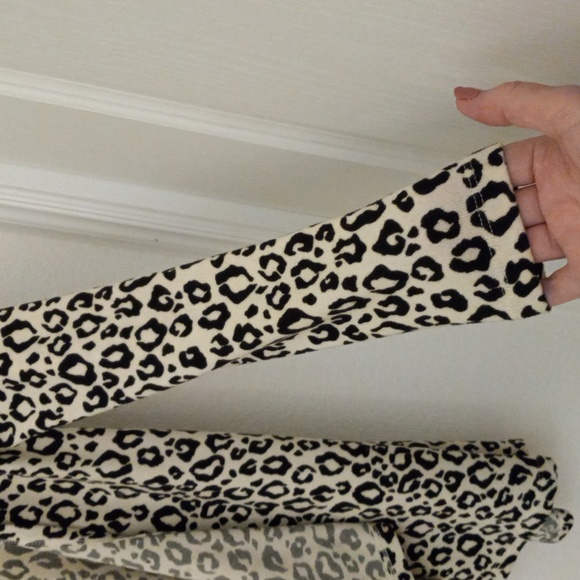 Criss Cross Sweater - Picture 3 of 8